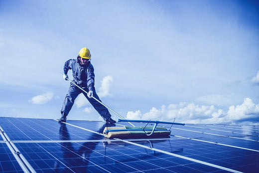 Tipps zur Wartung: Wie kann man richtig eine Solaranlage reinigen